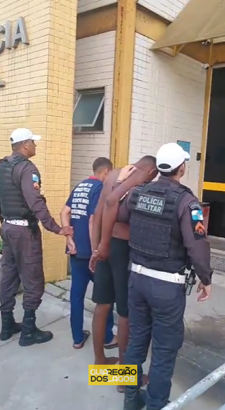 Traficantes ligados ao Comando Vermelho são presos com drogas na RJ-106, em São Pedro da Aldeia por policias do CPRv