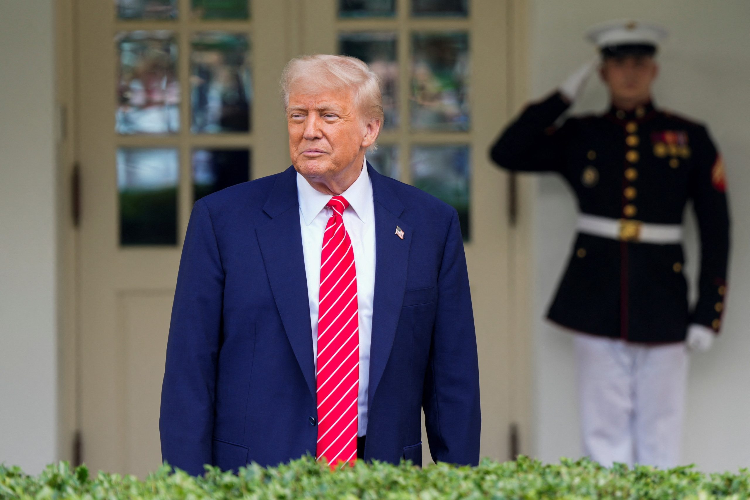 Trump ameaça Apple com taxa de 25% caso iPhones não sejam fabricados nos EUA | Tecnologia