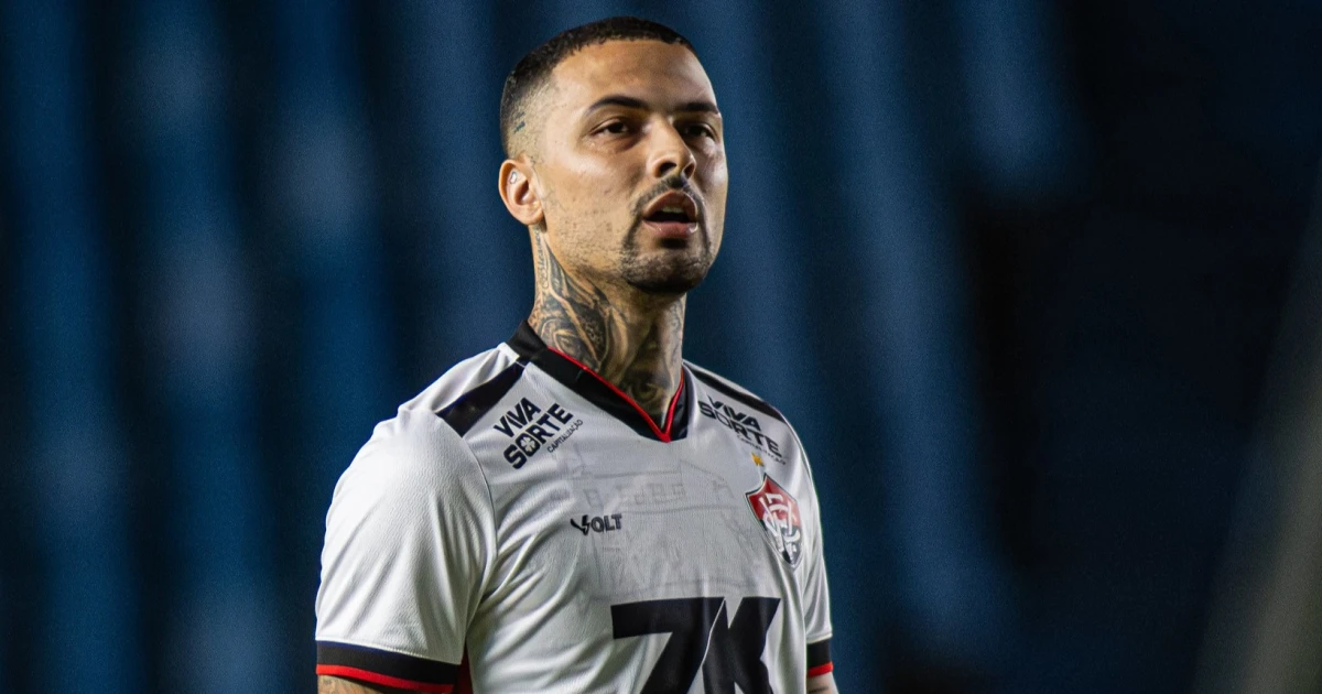 Volante rescinde com o Vitória e é anunciado em clube da Série B