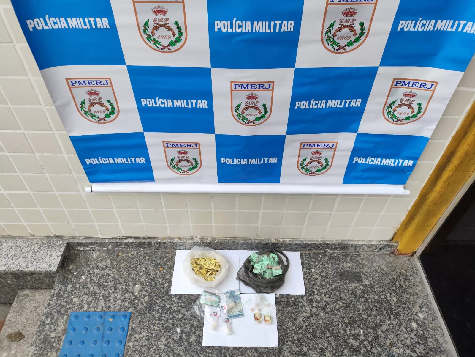 Adolescente é apreendido com crack, cocaína e maconha em Cabo Frio — RC24H