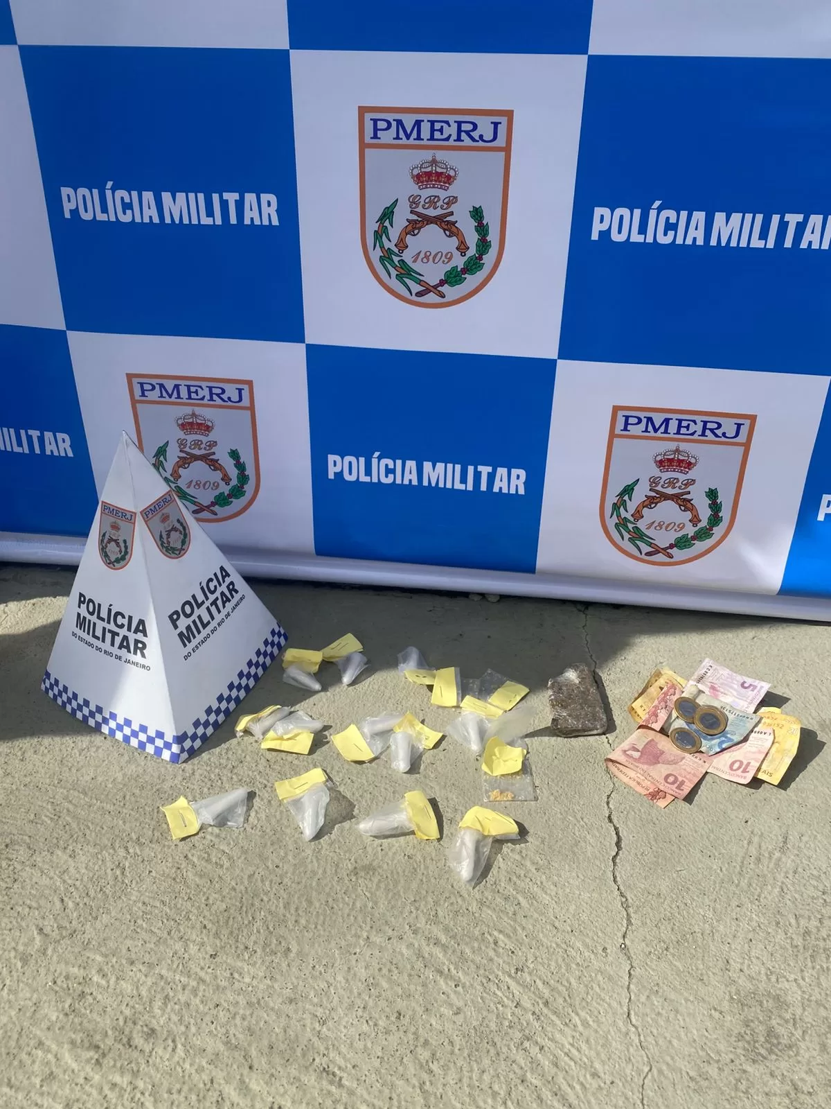 Polícia apreende drogas durante patrulhamento em Saquarema — RC24H