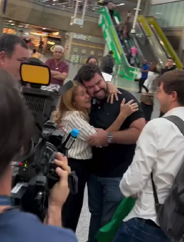 Prefeito de Macaé chega ao Rio após travessia de 51 horas desde Israel — RC24H