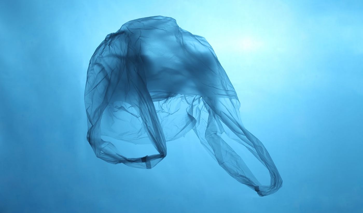 Plástico japonês se dissolve na água do mar em horas