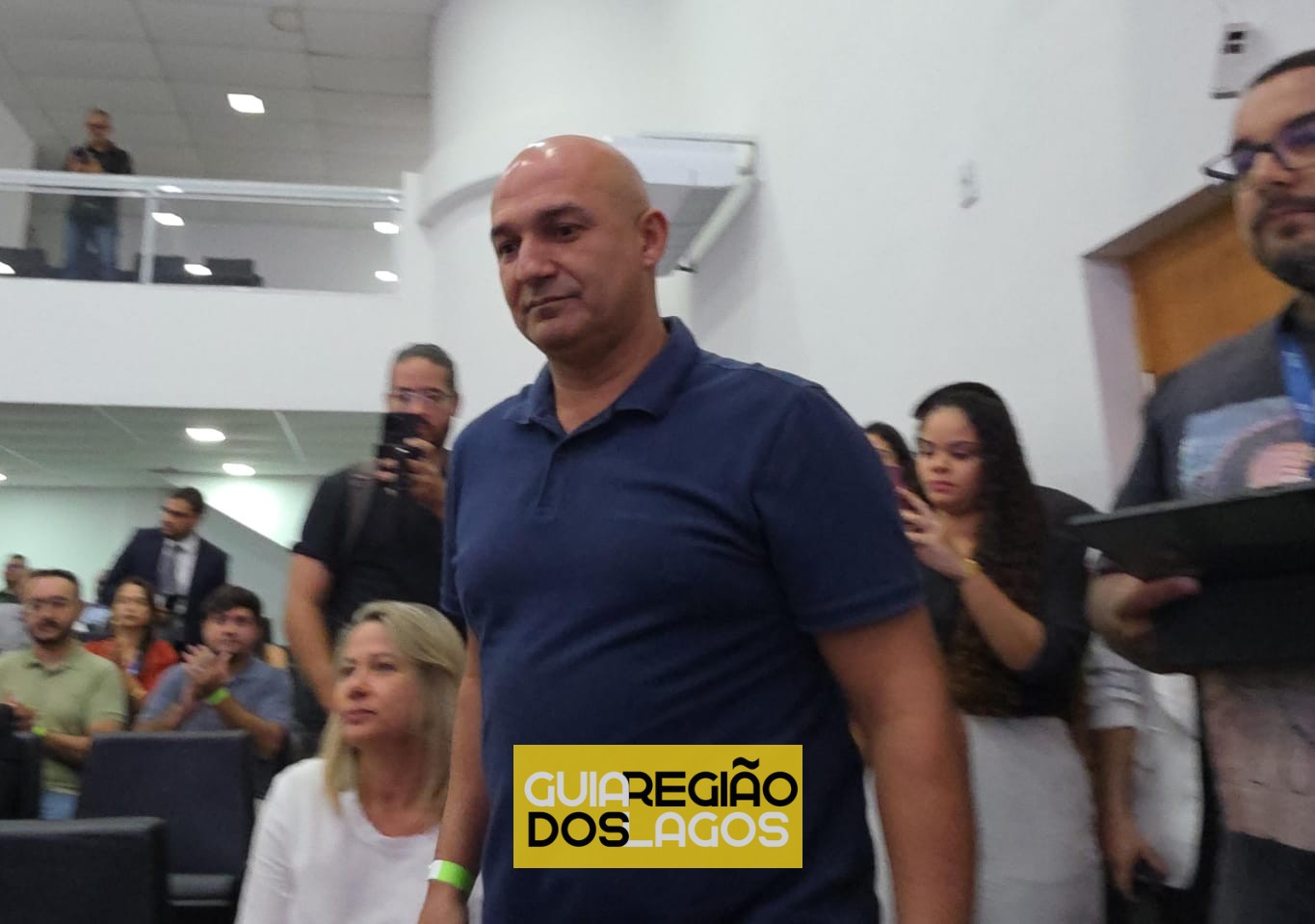 Prefeito Fábio do Pastel é ríspido com a imprensa durante evento em Arraial do Cabo e se recusa a conceder entrevista