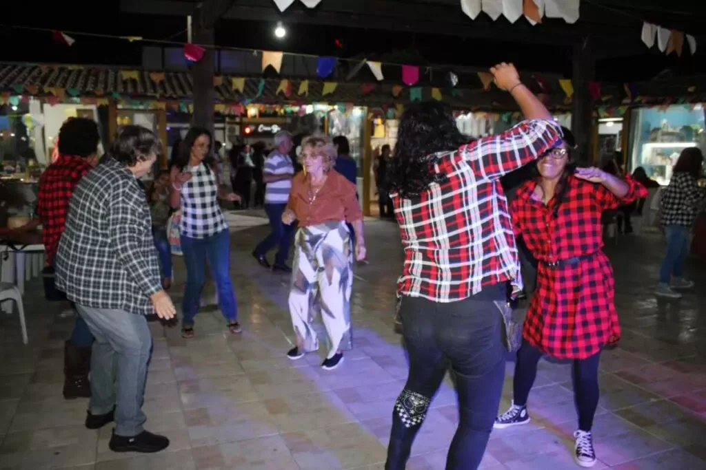 Baile de Dança de Salão com clima junino acontece nesta sexta (27) em São Pedro da Aldeia — RC24H