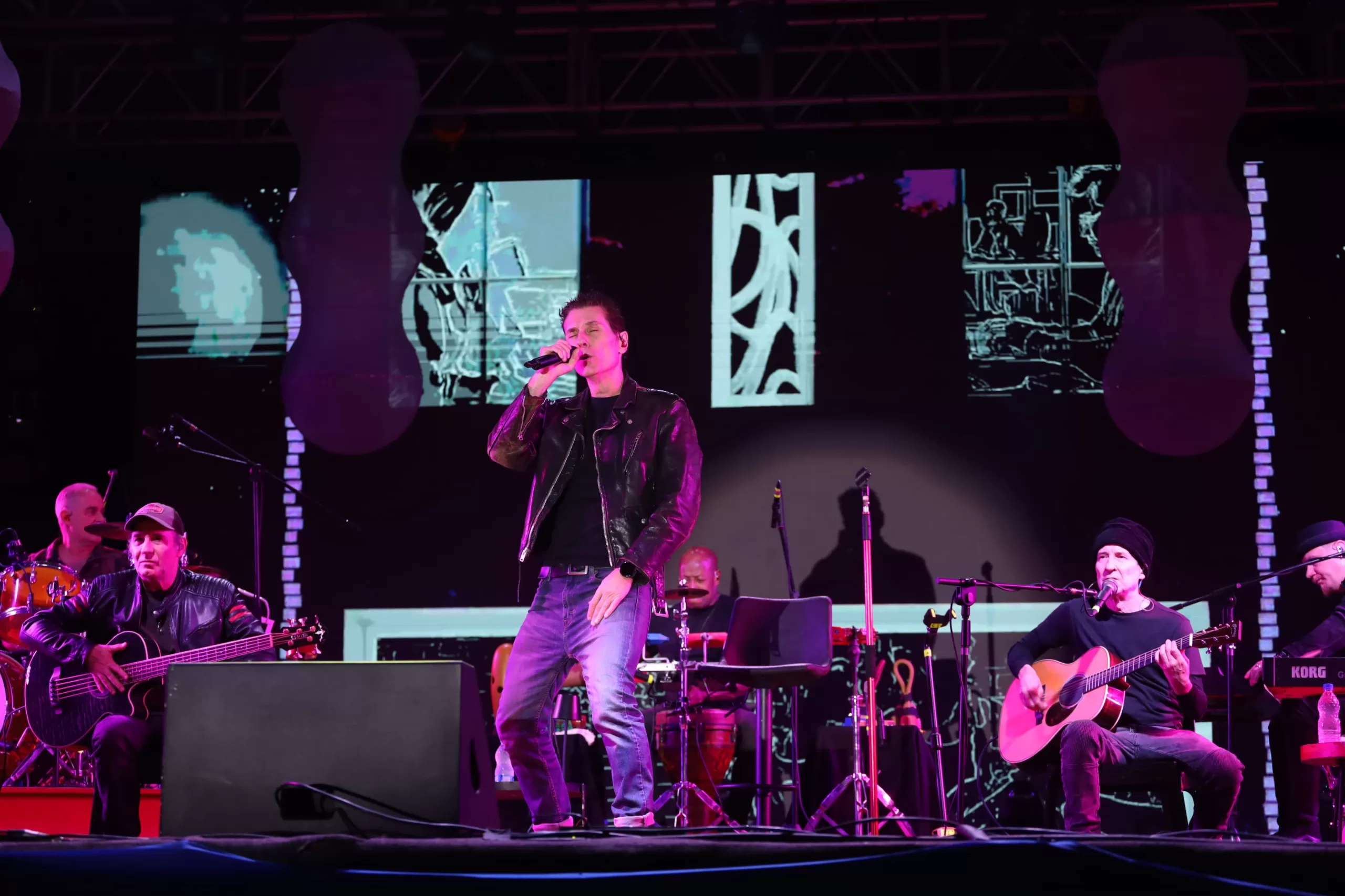 Show do Capital Inicial reúne multidão de 30 mil pessoas e agita Praia do Forte, em Cabo Frio — RC24H