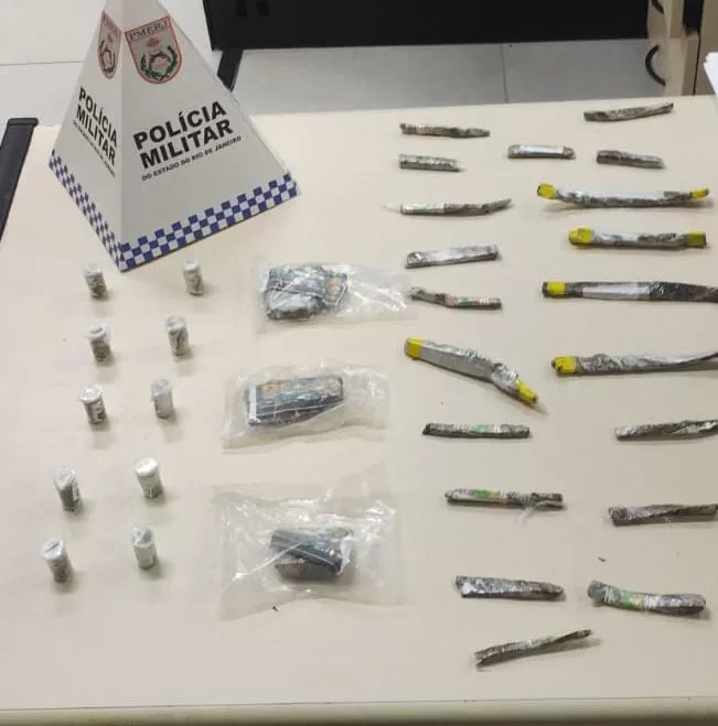 Polícia apreende drogas durante patrulhamento no bairro Guarani, em Cabo Frio — RC24H