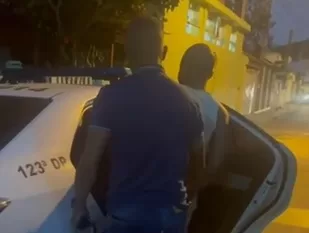 Homem é preso após ameaçar matar a própria mãe em Macaé — RC24H