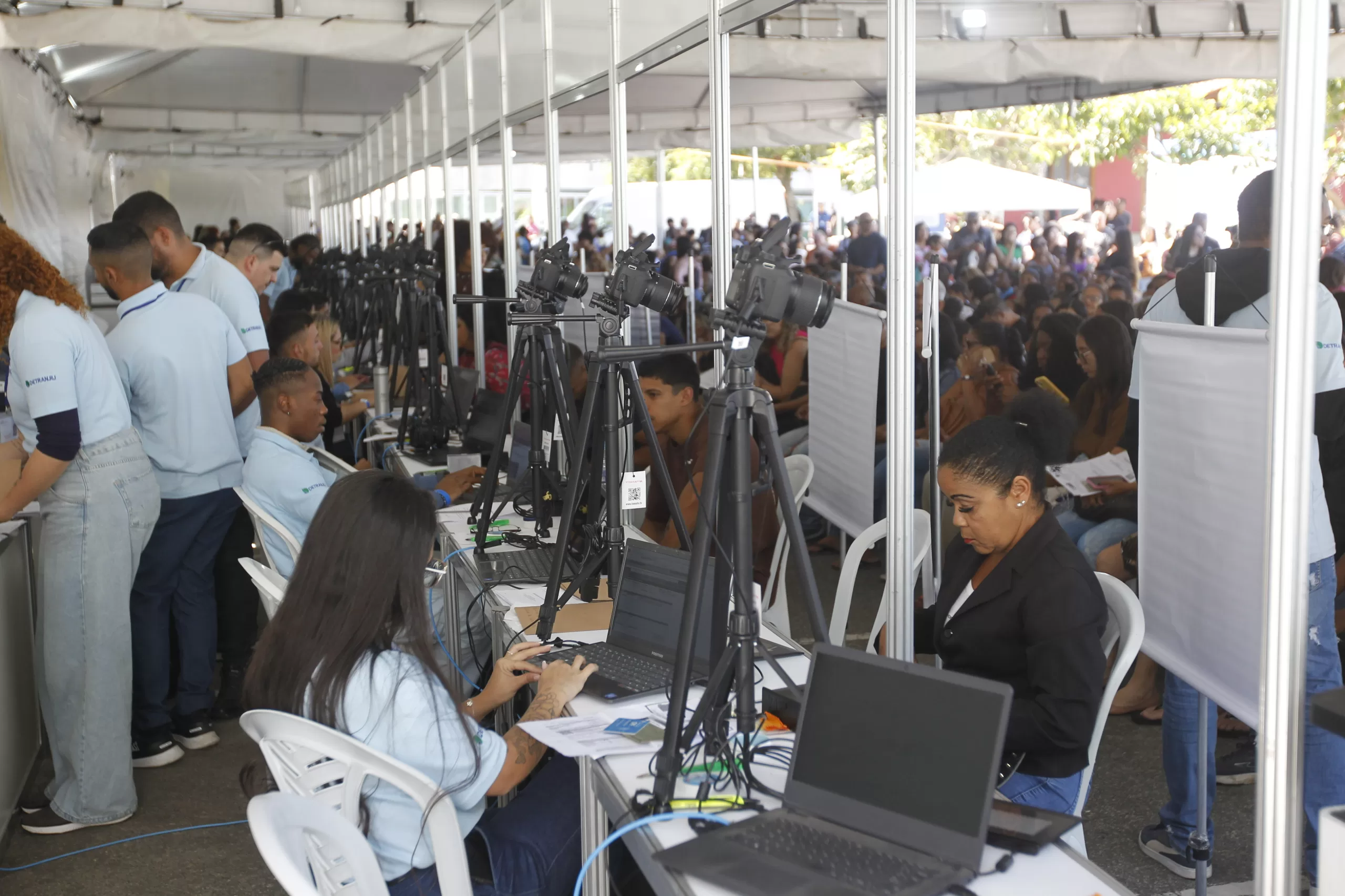 'Detran Presente' chega ao distrito de Tamoios, em Cabo Frio, nesta quarta-feira (6) — RC24H