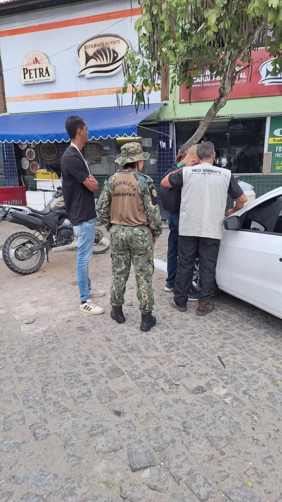 Ação conjunta da Prefeitura de Cabo Frio fiscaliza descarte irregular de resíduos no Mercado de Peixe — RC24H