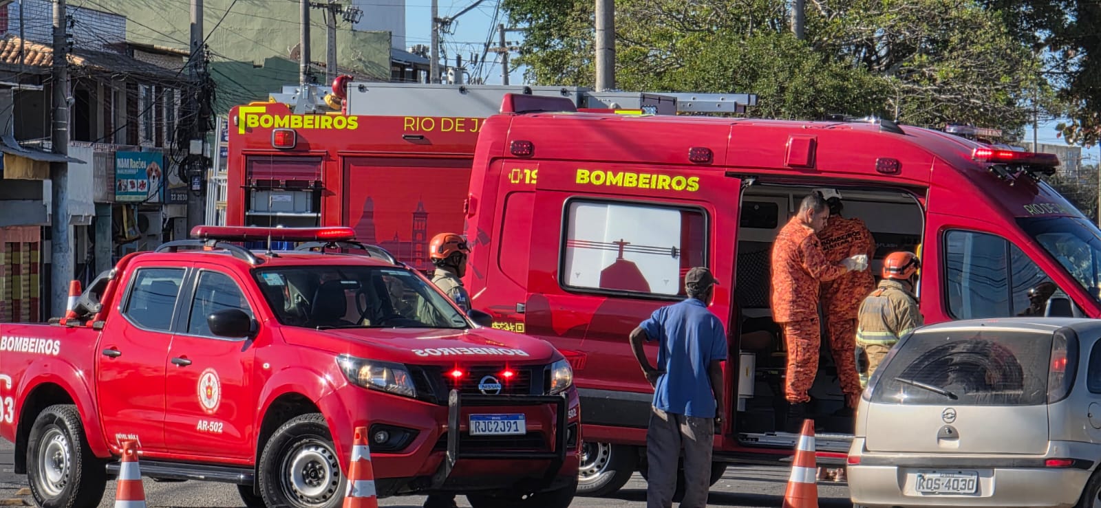 Batida entre carro e moto deixa mulher grávida ferida em Cabo Frio