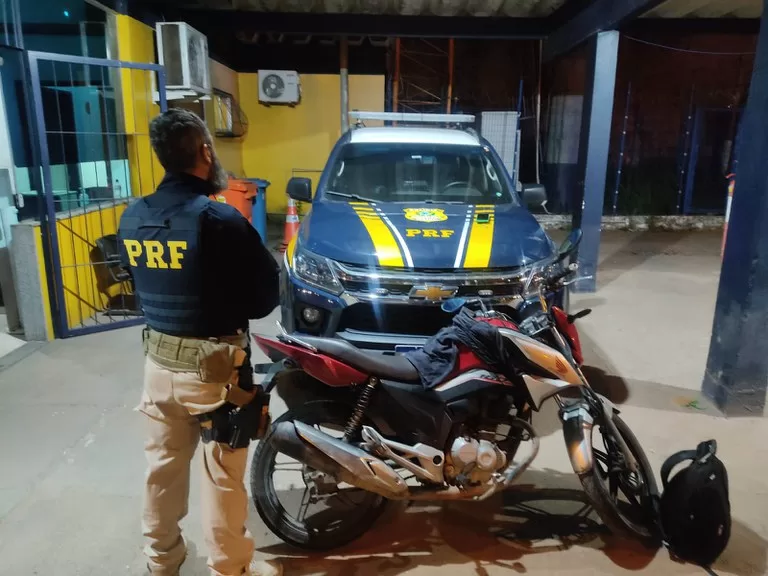 Motocicleta furtada em Cabo Frio é recuperada pela PRF na BR-101 — RC24H
