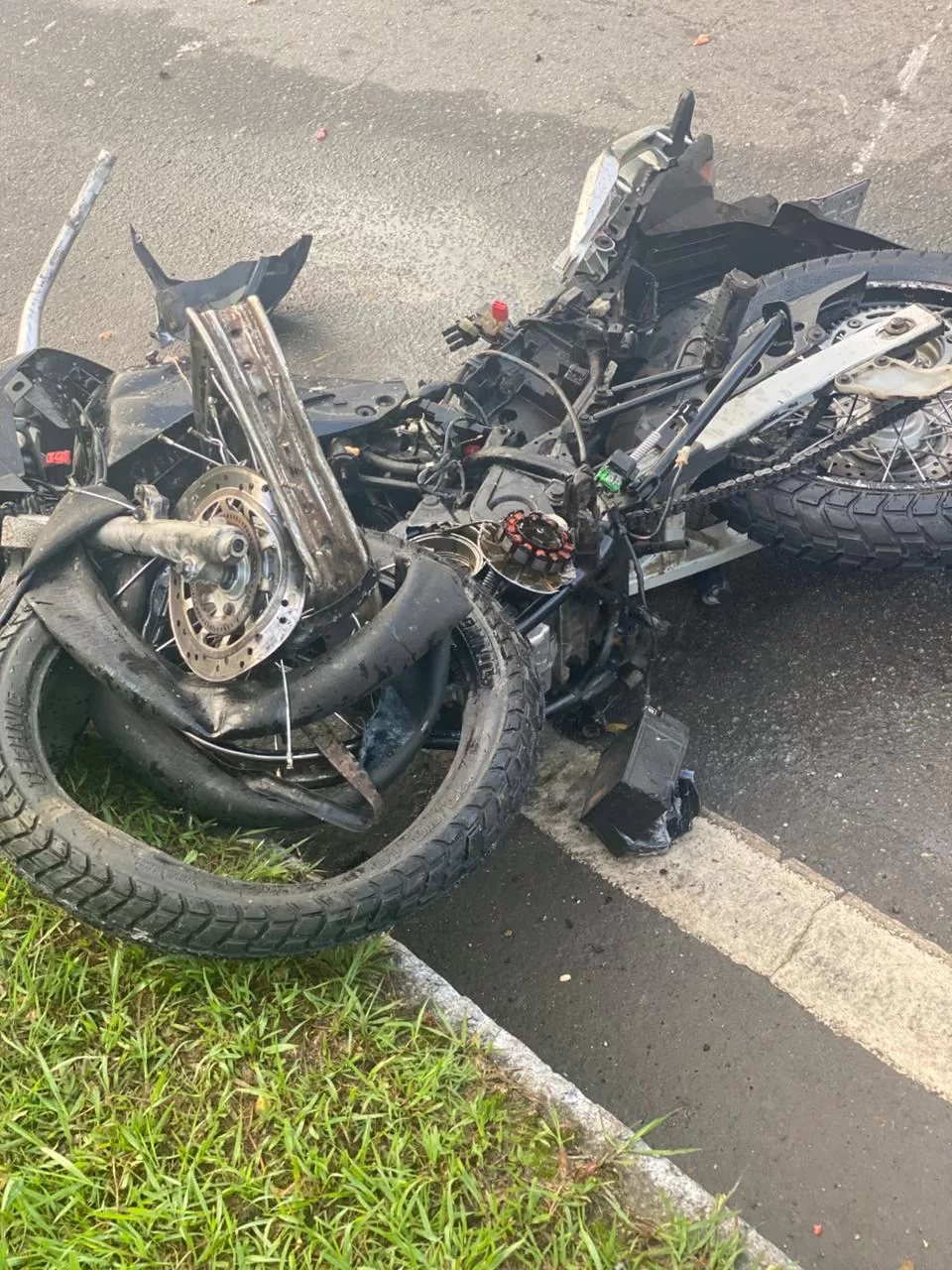 Homem de 29 anos morre em acidente envolvendo motocicleta e caminhão na RJ-106, em Macaé — RC24H