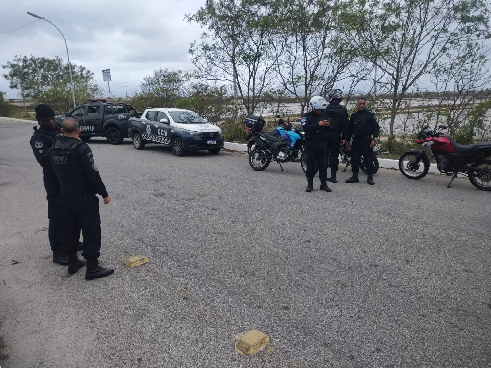 Três homens são detidos por empinar motos em Cabo Frio — RC24H