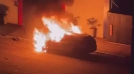 Carro pega fogo em Cabo Frio e mobiliza Corpo de Bomeiros — RC24H