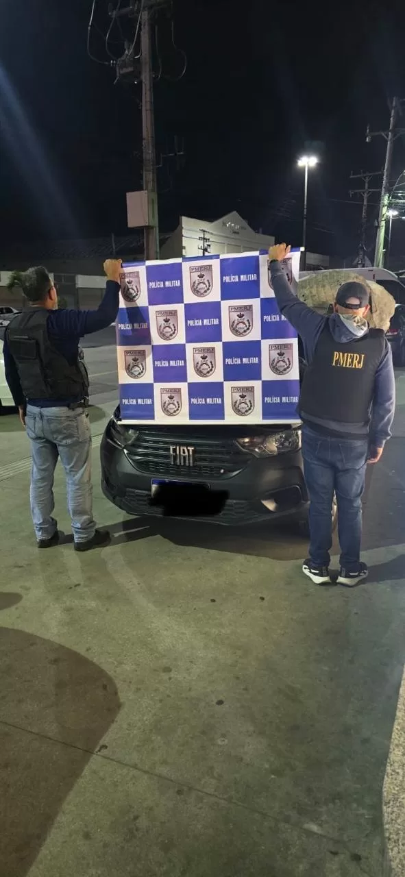 Homens são detidos em Cabo Frio com veículo clonado usado para transporte de recicláveis — RC24H