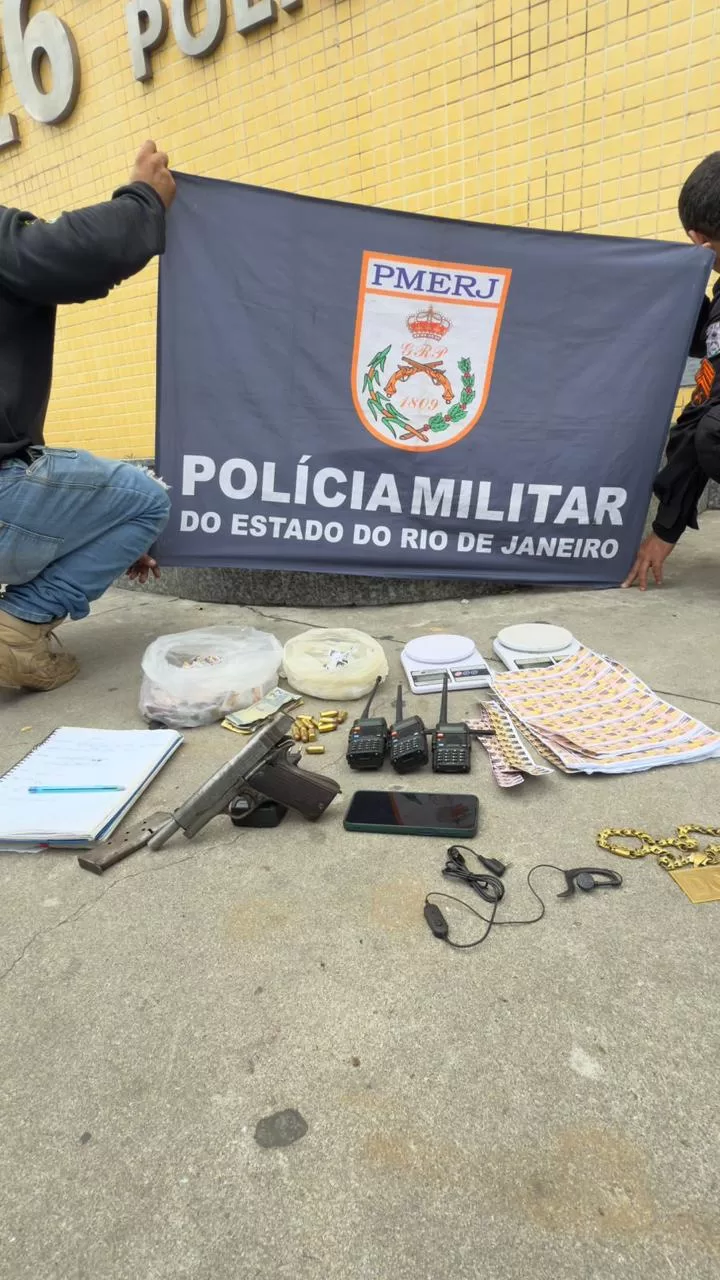 Polícia prende 'gerente do tráfico' em Cabo Frio com pistola e drogas escondidas em casa abandonada — RC24H