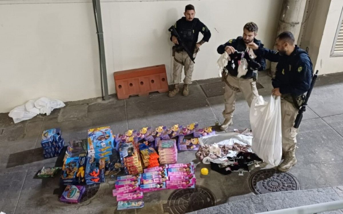 Quadrilha de Duque de Caxias é presa após furtar R$ 2 mil em mercadorias no shopping de Cabo Frio