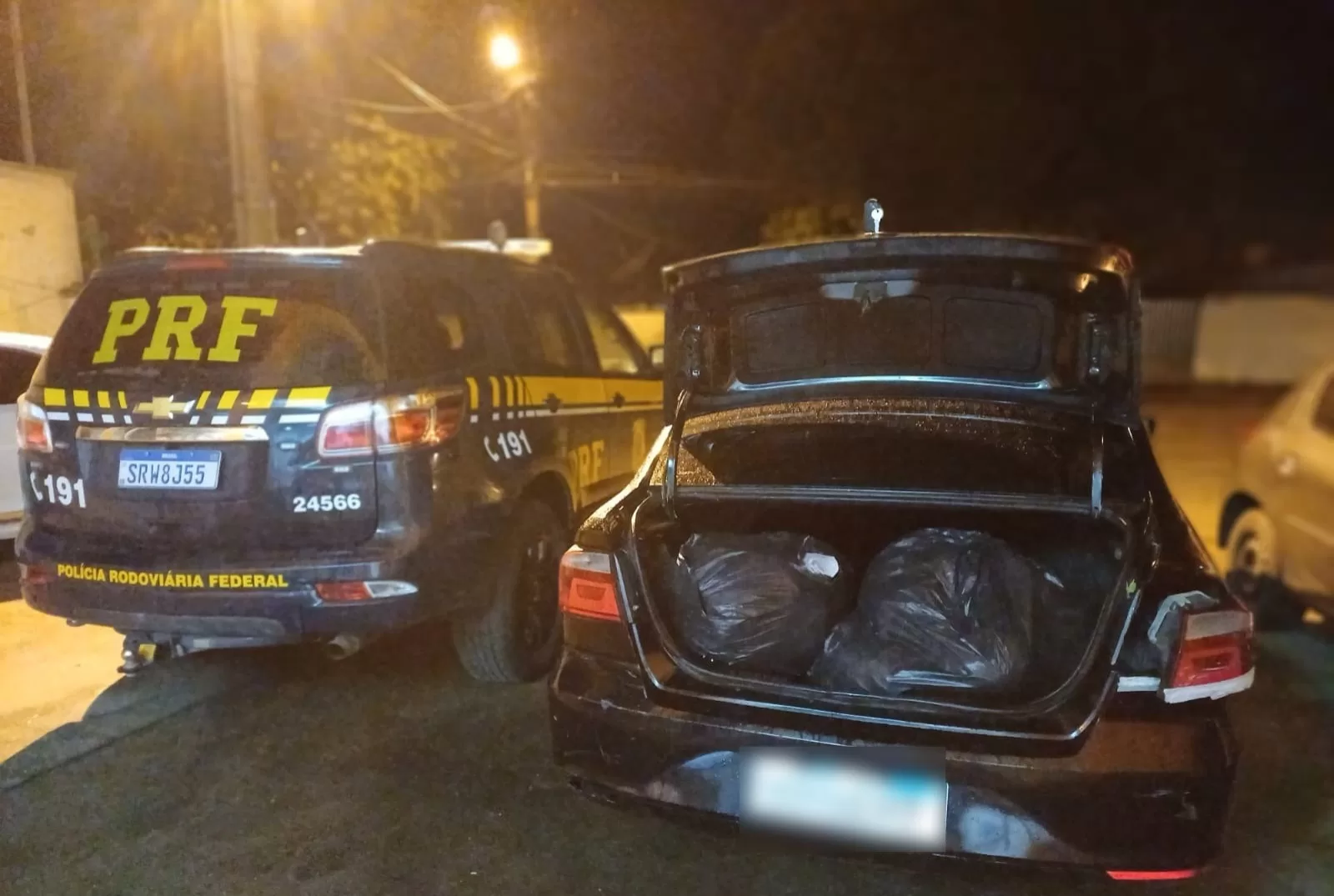 PRF apreende farta quantidade de drogas e munições na BR-101; carga seria entregue na rodoviária de Macaé — RC24H