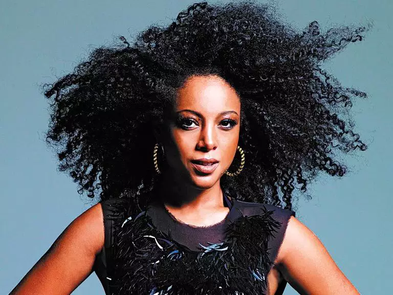 Negra Li é atração principal desta sexta-feira (30) no Sesc Verão 2026, em Rio das Ostras — RC24H