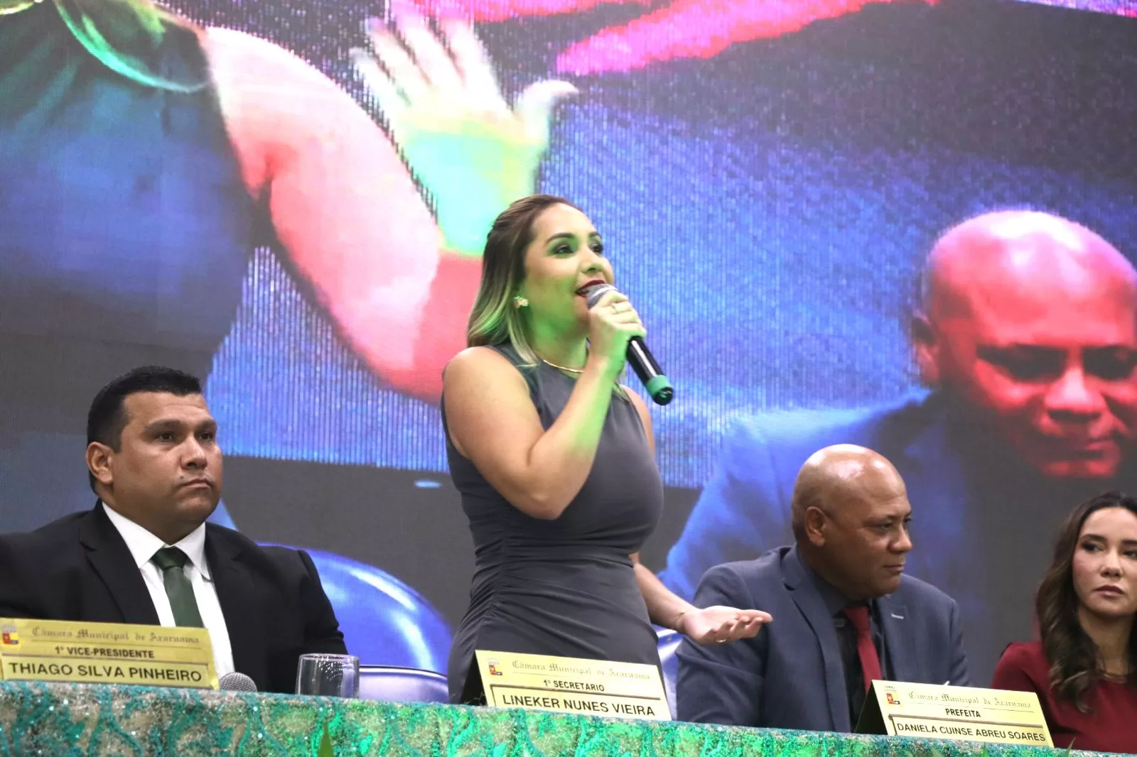 Sessão solene dos 167 anos de Araruama marca prestação de contas de Daniela Soares — RC24H