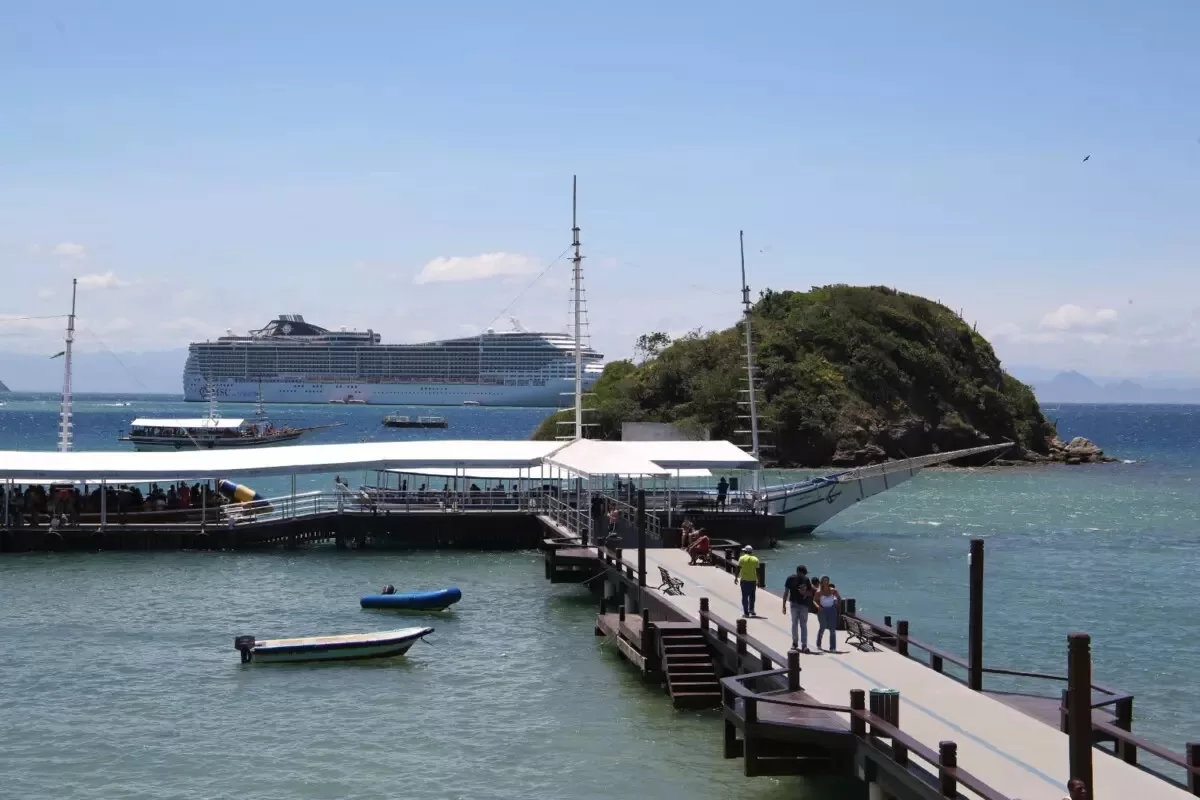 Búzios recebe 20 navios de turismo em fevereiro com mais de 60 mil passageiros — RC24H