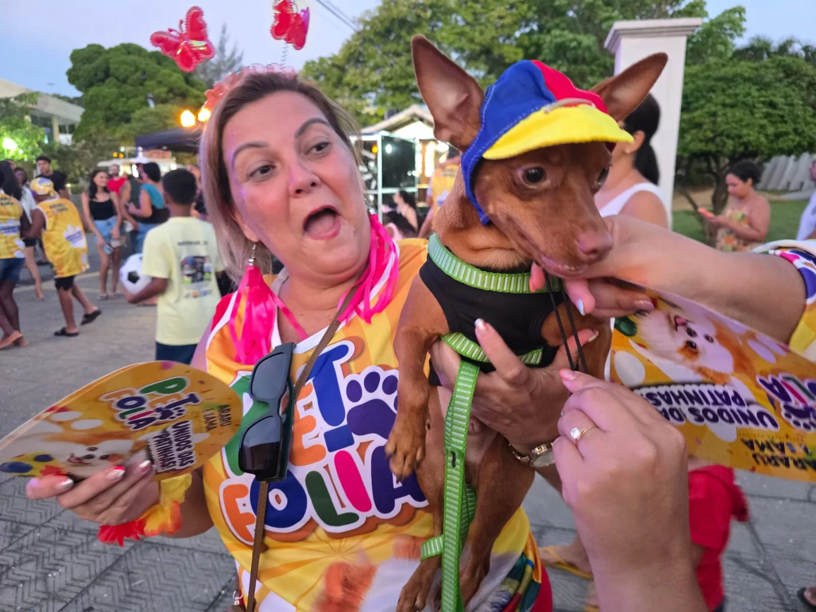 Pets, fantasias e famílias marcam o Bloco Pet Folia no Carnaval Araruama 2026 — RC24H