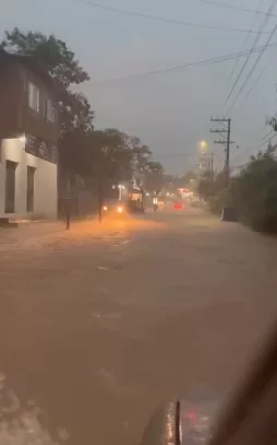 Temporal ultrapassa 100 mm, causa alagamentos e suspende aulas em Armação dos Búzios — RC24H