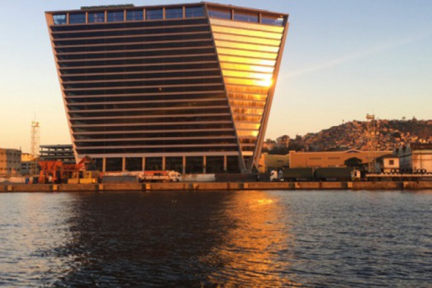 Enel Rio remove ‘gato’ de energia em centro comercial de Cabo Frio