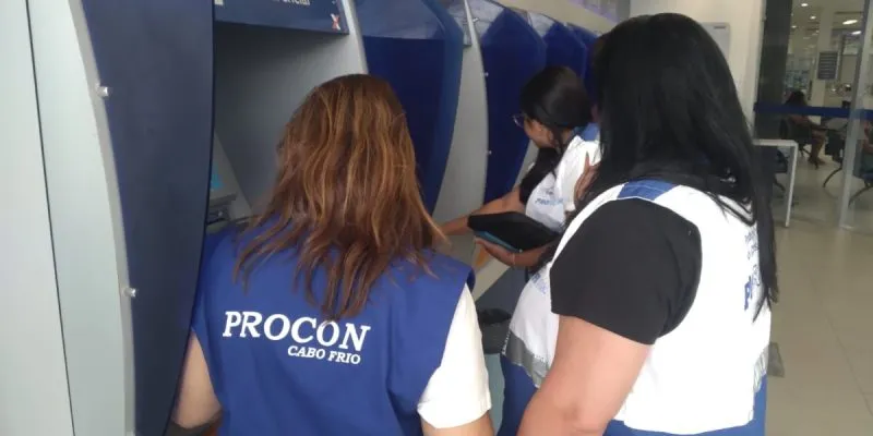 Procon Cabo Frio fiscaliza tempo de atendimento em agências da Caixa Econômica do município