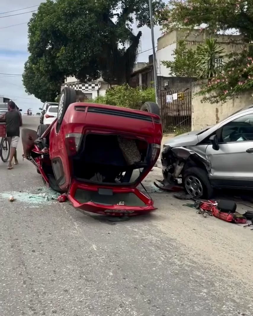 Colisão entre dois carros deixa uma pessoa ferida em Araruama — RC24H