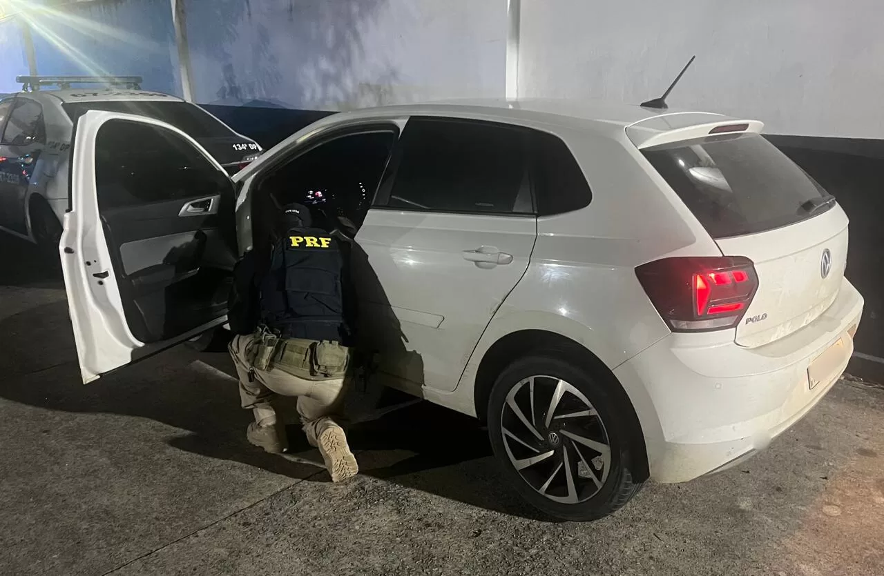 Carro roubado no Rio é recuperado na BR-101, em Campos, após compra abaixo do valor de mercado em Macaé — RC24H