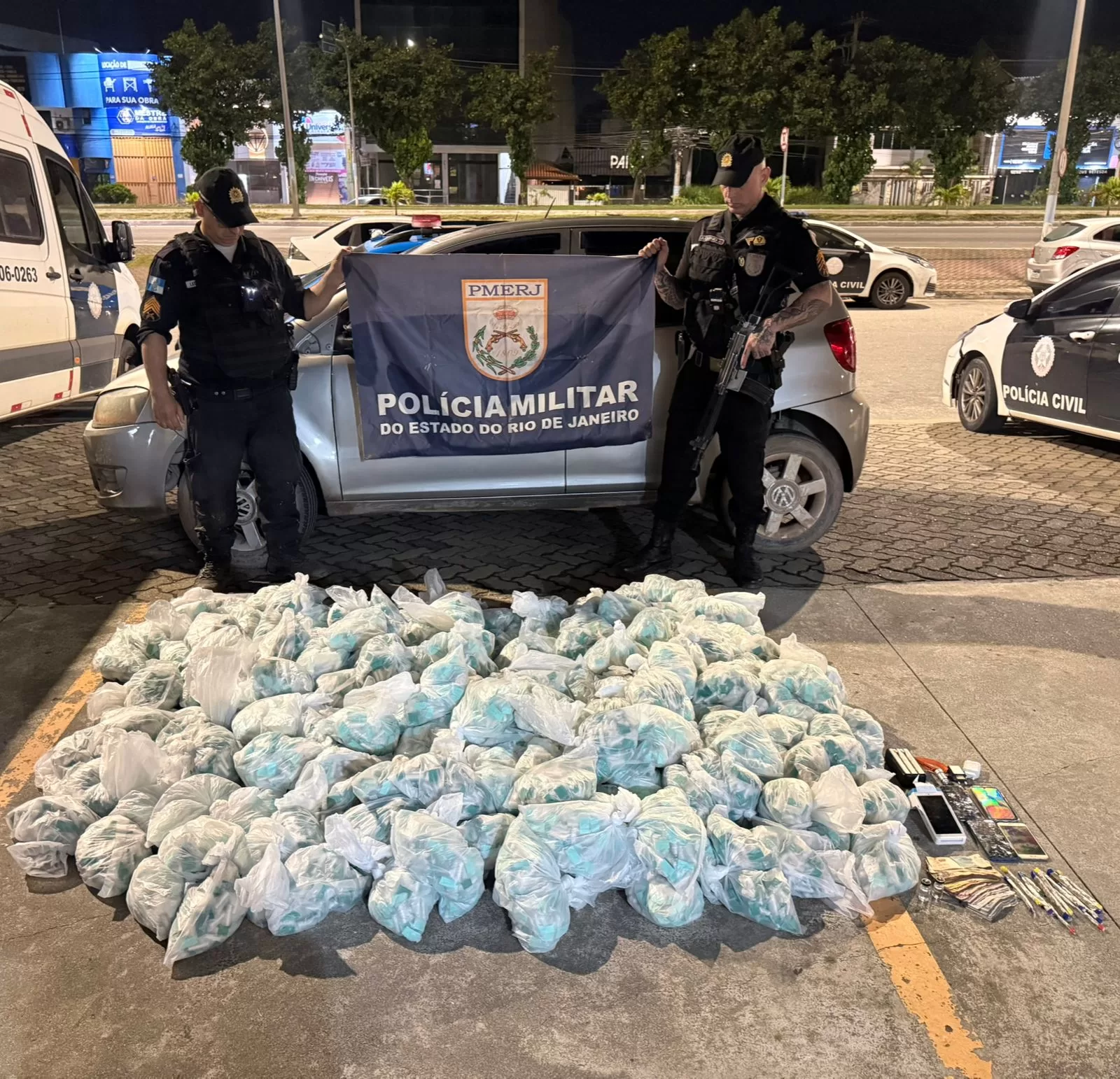 Polícia apreende 36 mil papelotes de cocaína e causa prejuízo de mais de R$ 1 milhão ao tráfico em Rio das Ostras — RC24H