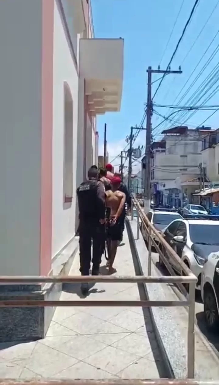 Polícia Militar prende três homens e apreende adolescente por tráfico em Saquarema — RC24H