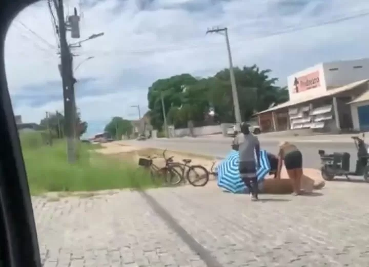 Acidente entre carro e bicicleta elétrica é registrado na Fazendinha, em Araruama — RC24H