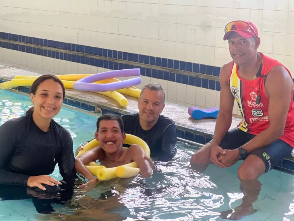 Búzios oferece aulas de hidroginástica para pessoas com deficiência física — RC24H