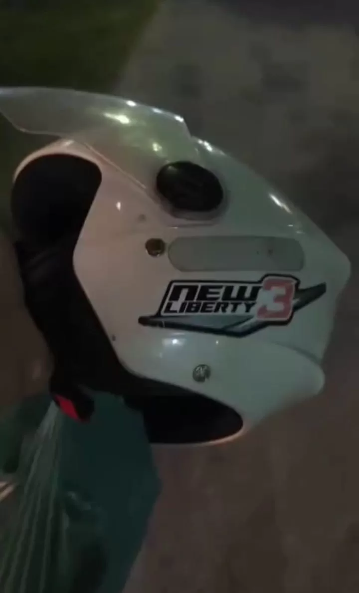 Homem tem motocicleta roubada durante assalto na Praia do Siqueira, em Cabo Frio — RC24H