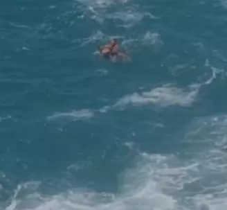 Pescador é arrastado pelo mar na Praia das Conchas e resgatado por bombeiros em Cabo Frio — RC24H