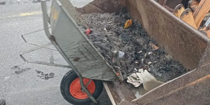 Prefeitura de Cabo Frio realiza limpeza de ralos após chuva em pontos críticos da cidade