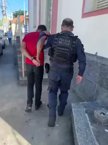 Casal é interceptado na Via Lagos com drogas que seriam entregues em São Pedro da Aldeia — RC24H