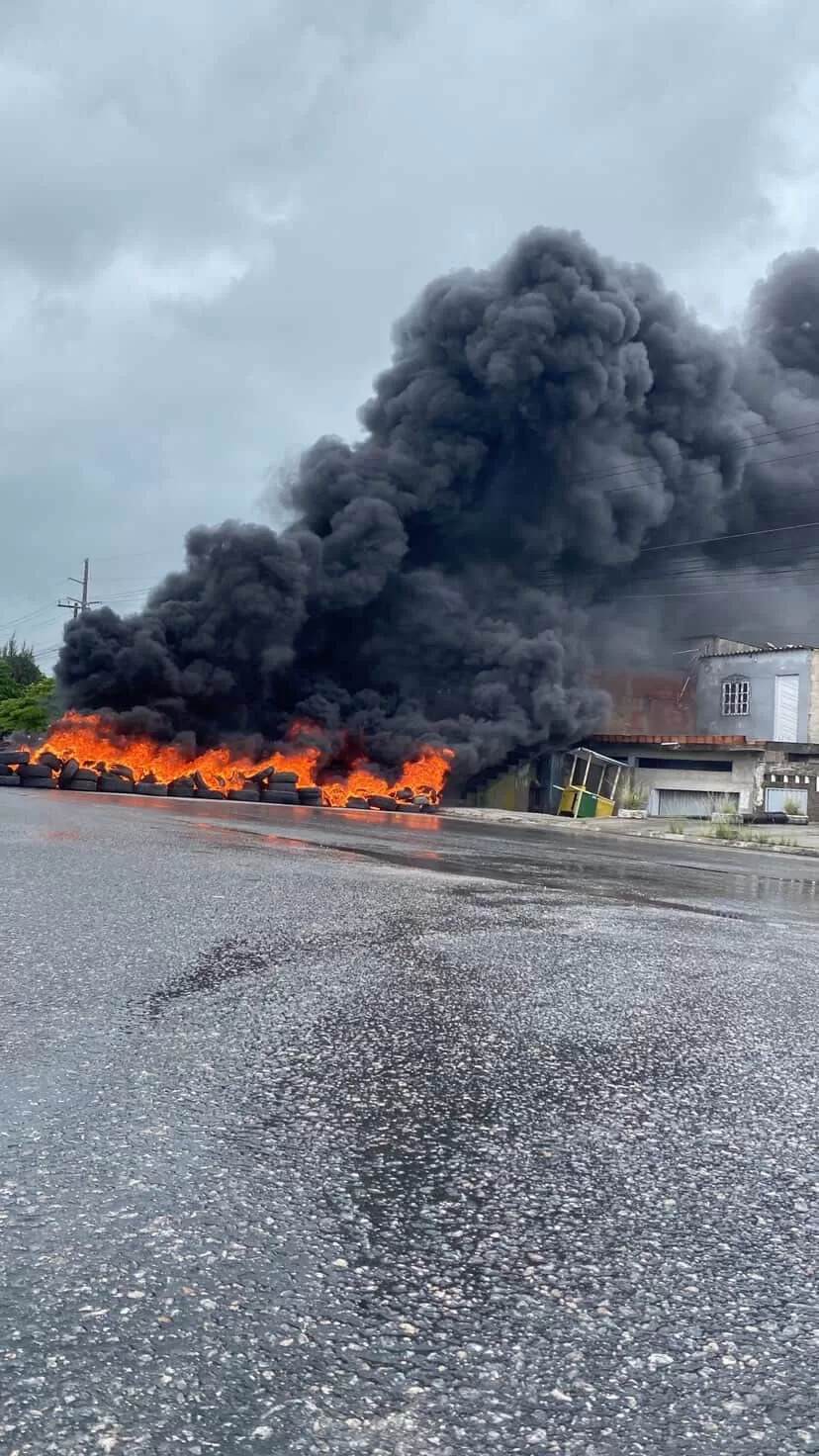 Chuvas provocam alagamentos e protesto na RJ-140 em São Pedro da Aldeia — RC24H