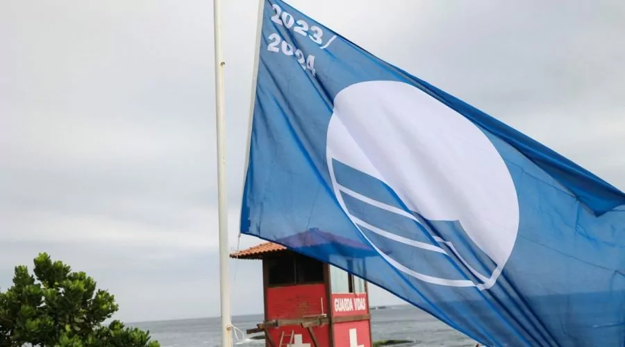 Praia de Itaúna em Saquarema conquista bandeira azul por sustentabilidade