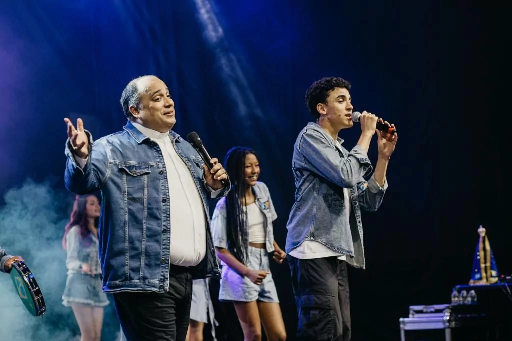 Cabo Frio recebe o show gratuito “Natal com Dó Ré Mi e Padre Omar”