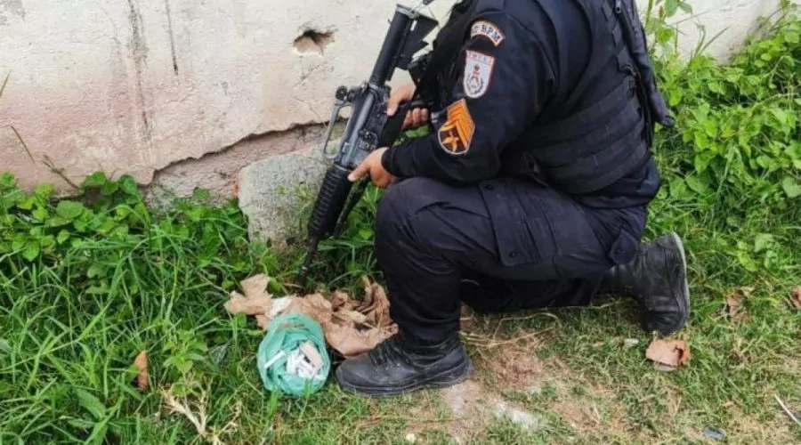 Apreensão por tráfico de drogas em Rio das Ostras: Ocorrência policial.