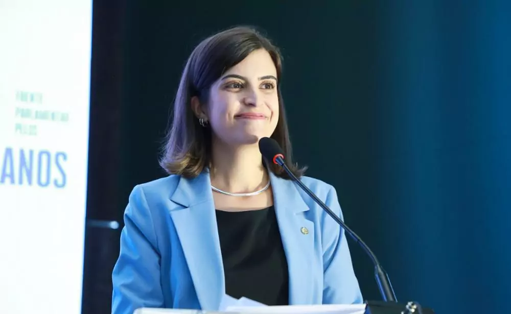 PSB resiste em retirar pré-candidatura de Tabata em SP