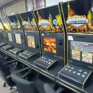 Ministério Público apreende 40 máquinas caça-níqueis em bingo clandestino em Araruama | Araruama