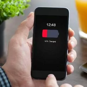 Perdeu carregador do iPhone? Adaptador original está com R$ 60 de desconto