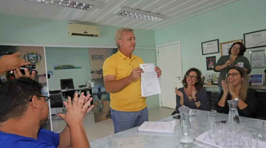 Prefeito Alexandre Martins sanciona Plano de Carreira dos servidores de Búzios