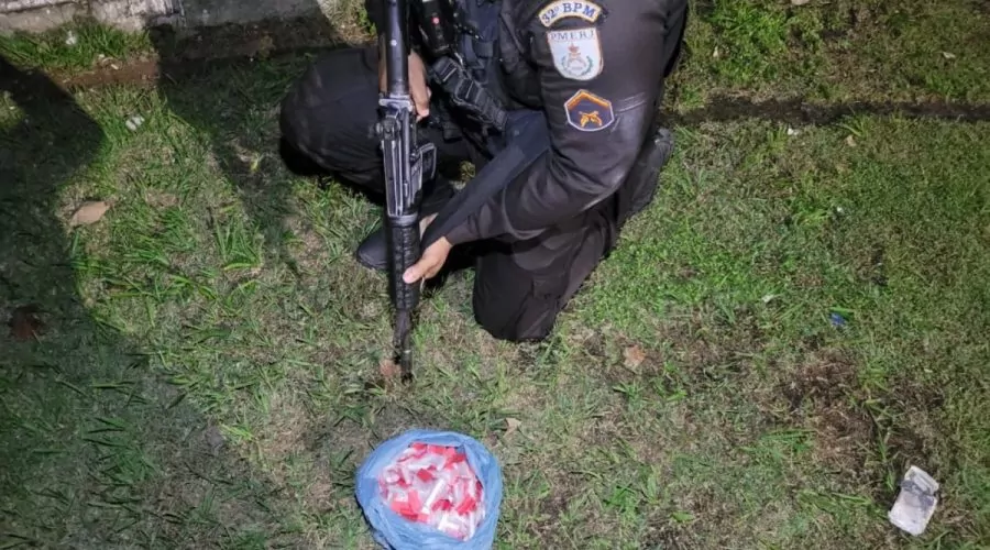 Polícia prende suposto traficante em ação na Liberdade, Rio das Ostras