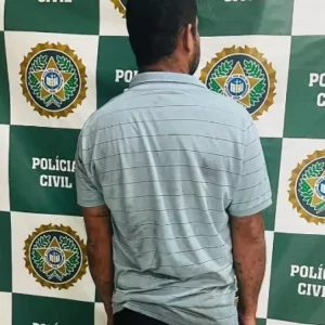 Homem é esfaqueado ao tentar separar briga em Arraial do Cabo; autor do crime foi preso | Arraial do Cabo - Rio de Janeiro